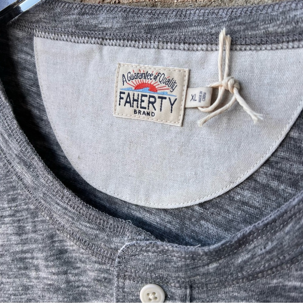 Faherty Short Sleeve Heathered Henley - Picture 2 of 4